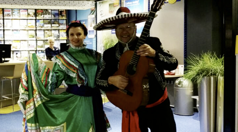 Mariachi muziek emn danseressen